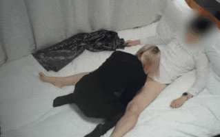 【AV】金发宅男的第二次！终于“初次插入”——她害羞地张开双腿，被湿滑的声音弄得不知所措，却被男人深深地教.317/0906049