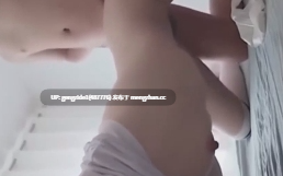 高颜值网红学生妹和老师不可告人的秘密，穿着体操服在老师家补课