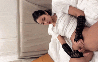 【这颜值光看脸都想射】平日认为高高在上的女神，在金钱的诱惑下就是条骚母狗，被金主爸爸在床上各种调教玩弄，骚穴随便拍拍就水流不停，面对镜头也毫不羞涩，沉迷在被抽插的快感中！ #美腿 #口交