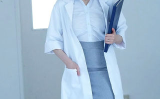 JUR-110 露出狂の保健医は始業のチャイムで廊下を彷徨う…。 藤かんな