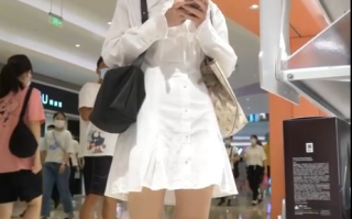 技术型大神 商场尾随2位美女小姐姐极限抄底 2位女神都属于反差闷骚型 透明内裤阴毛清晰可见