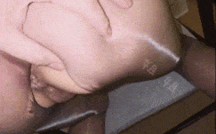 【超极品姐姐居然不穿内裤诱惑我！】还说下面很热好像身体出问题了让我看看，哪知道这骚货连内裤都不穿，白虎骚穴流了好多水！才摸几下就开始喷水！太淫荡了！草的时候淫穴一直在喷水，这算是敏感易喷体质嘛？最后内射进去还让我看着她的骚穴精液满满流出来！太淫贱了！ #爱喷水的骚货姐姐