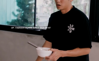 当着女朋友的面跟朋友妻子偷情