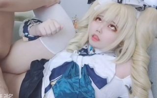 国产CD伪娘系列可可爱爱『小舞酱』COS芭芭拉被两个肥宅前后夹击玩3P