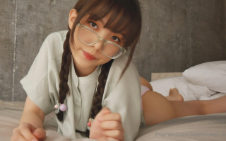 yunatamago 双马尾麻花辫眼镜妹自慰掰穴抠逼 假鸡巴骑乘 表情风骚