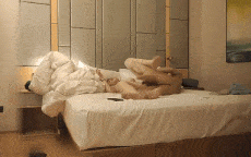 丰乳肥臀妹子口活不错抬起腿来猛