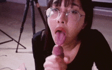 周末约操可爱的眼镜女友在家疯狂