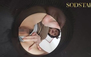 【大量失禁】仕事中にトイレに行けない密室空間で利尿剤を盛られてお漏らしドッキリ！尿意限界中に中出し性交で失禁イキ MINAMO