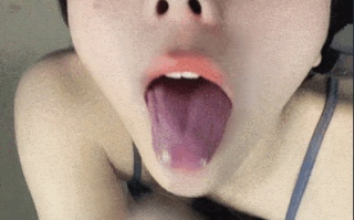 极品舔屏女神【蘸点蜜桃酱】7月7日--7月11日 太懂男人了，口活技术一流，高潮脸道具深喉