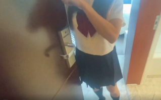 反差高中生 刚放假就迫不及待的找怪叔叔疏通下水道