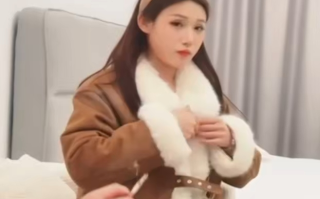 国产探花.小浪_3000约了个高颜值兼职的小姐姐，口活很卖力，胸部饱满，现场换上黑丝一顿爆操