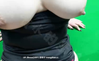 让姐姐这样给大家当台球助教愿意出多少钱？喷水一米高见过吗？居然还有人说假奶，谁再说就吃了它！包间内让她穿后妈裙（吞精+臀射）狂射两次！外面全是人，太刺激了吧！ #人气 #美腿 #颜射