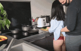 反差女友在厨房准备晚餐_被洋大吊男友上来就开车_无套输出_内射一粉穴精液_小嘴要先吃饱 #白虎   #少女   #萝莉