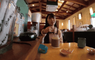 【AV】【干净整洁的年轻女士，22岁】漂亮小巧的年轻女子，身材出众，但实际上却一团糟！她对性爱的热爱让她彻/0907040