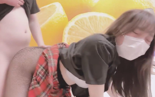 在私人拍摄中享受一个超级可爱日本18岁女孩的大奶子