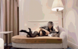 【顶级绿帽大神】极品长腿女友用手都能摸出水，绿帽男友想叫单男操女友，淫荡话语间说着想让老婆被单男爆操！ #绿帽 #极品身材 #口交