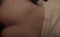 【美乳口交】姐姐的小洞真的是一天不插就不直溜！明知道我在外面配女友庆生，还明目张胆的发自慰视频给我看，留言我让我快点回去操她，差点被女友发现了！看着她喷了一床的水，我按捺不住顾不上女友生气，连忙跑回家直捣黄龙姐姐的小穴！ #国产