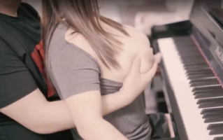 精品超清!爆乳妹别被艹边用大奶弹钢琴 [1v+300m][百度盘]