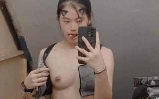 大三妹子黄佩雯分手后 开房私密视频遭男友曝光 露脸吞精 看似清纯乖巧 床上竟然如此风骚