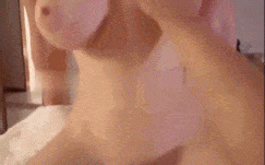 【巨乳人妻性瘾大！这奶子越看越上头！】出轨极品人妻，玩弄她的完美吊钟乳，边操边喷水，射了一次还不满足，还说今晚不把她灌满不许走！ #人妻 #骑乘位 #绿帽