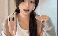 网红美女AI脱衣系列：辣椒素素素特辑~青春甜美的邻家女孩，古灵精怪小妹妹~【13V（平均十秒短视频）（原档画质优化）】