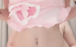 『崽崽』顶级Cos白虎萝莉露出自慰啪啪，面看起来很乖巧可爱 私下是爸爸的小母狗【26v1.13GB】