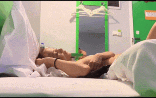 【你打了我的脸，我就操你的逼！】学长趁学妹喝醉，在床上强推摸奶大半天，学妹假装矜持死活不肯，还狠狠扇了学长一巴掌，没想到学长生气怒操并内射了 学妹！惨叫声隔壁都听到了，一巴掌带来的后果，居然要用逼来补偿！这才是真实醉酒强上！ #醉酒 #少女 #女神学生