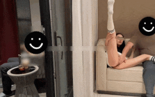 【完美身材的老婆和无能的绿帽龟男】依旧是等着老婆被金主操完的一天，今天的老婆穿着JK制服又骚又嫩，被金主抱在沙发上玩弄乳头一直不停的娇喘！ #完美身材 #JK制服 #少女潮吹