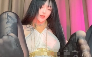 抖音超高颜值【九条南无】会员群5.1号 道具自慰狂喷白浆【2V 770M】