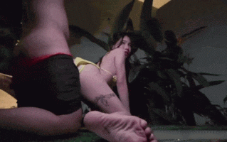 【激情野战】和男友偷偷在户外做爱，左看右看害怕被发现，吃到鸡巴后性欲被激发，更加淫荡放肆！ #完美露脸 #中出