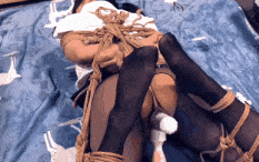 绳精病bondagetea 黑丝折腿趴地无助调教
