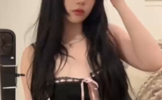 【套个皮筋，你说是无感套，今天你不射三次你不许跑】约操顶级推特网红，妩媚的眼神看着你口爆，淫荡粉穴一插就出水！ #完美露脸 #网红 #骑乘位