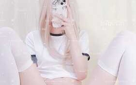 推特极品福利姬小酒酱，白虎一线天嫩b浴室制服诱惑