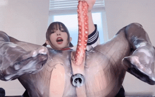 触手妹疯狂抽插嫩穴爽到翻白眼流白浆