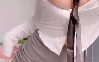 【0.4萌币】OL制服学姐【芋圆呀呀】三点粉激情自慰，超绝美乳骚逼~【1V-497M】