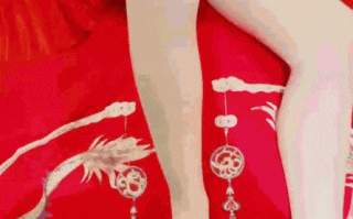 【全网首发】32岁的干姐再次结婚，新婚之夜把我叫到身边说：姐姐今晚最后一次给你，以后再想操我就要偷情了，秀禾服加持下老女少逼疯狂喷水，大力深喉到嗓子深处，排卵期内射！ #中出 #潮吹 #少妇