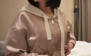 探花【鸠摩智】酒店约了个模特兼职外围，叫声很棒身材很美前凸后翘，粉嫩大胸一个巴掌都抓不过来，扛腿激情啪啪各种姿势尝试【1V 674MB 度盘】