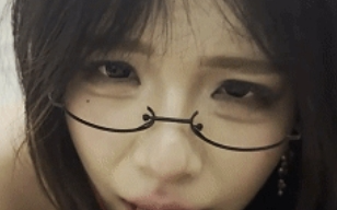 8月最新，【原档泄密】，极品眼镜骚女，图影泄密留出，主打高端真实露脸，被金主爸爸操的嗷嗷叫【6V 17P 1.08G】