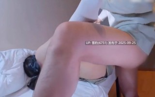 小白袜牛仔短裤的妹妹床上淫叫