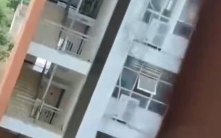 四川高级职业中学小情侣课间欲火难耐翘课出楼梯间口交被偷拍曝光引发吃瓜热议！