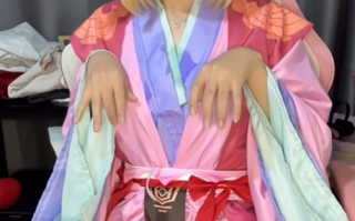 阿黑颜肛交男娘，喜欢颜艺的锅老师开始了她的cos，又是菊花辛苦忙碌的一天【6个视频-平均8分钟-无码】