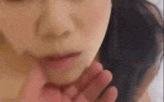 【鸡巴这么小还要学人家颜射，跟脸比鸡巴长度】宝宝不要拍我了！左胸上方有个魅魔纹身吗？特别反差的素人女友！ #中出 #口交 #颜射