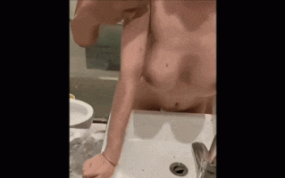 【你前男友有没有把你操喷过呀，我们俩个谁厉害一点】什么你一碰就喷水呀！那以前怎么没有见过你喷过这么多水！ #口交 #后入