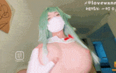 #顶级糖心漫展惊艳萝莉COS，粉嫩一线天白虎小穴紧致诱人！】完美榨干每一滴精液。她跪地用丝袜美足夹住粗硬肉棒，足交撸动到喷汁，然后翘臀张开粉穴，迎接狂野猛插。肉壁层层绞紧，疯狂抽插中淫水四溅，尖叫着求饶却又主动摇臀吞棒。最终大鸡吧直捣花心，滚烫浓精全数内射，溢出粉穴顺大腿流淌，满足极致高潮余韵。极致萝莉肉欲盛宴，等你来征服！