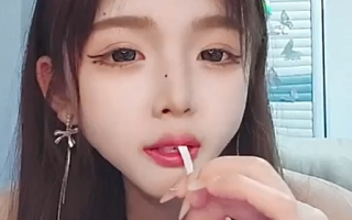 -高颜值白富美，抖音网红女神【小馋猫】还是下海了，美到爆究极反差，诱人裸舞，脸穴同框自慰喷水【7V2.61G】