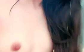 淫荡好姐妹激情4P大秀直播，全程露脸掰开骚穴给狼友看，听指挥口交大鸡巴，激情上位浪叫呻吟不断，表情好骚