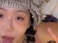 最近超火的少数民族妹子，可爱乖巧的模样好喜欢唷，含着大鸡巴好爽