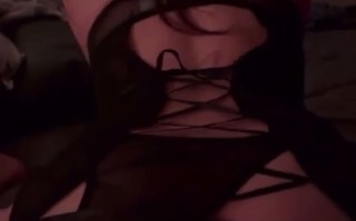 台湾 97年 极品甜妹 槟榔西施 郑依静 黑丝情趣装 在姊姊房间女上位疯狂做爱 妹子旁观超刺激