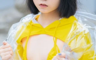 [三次元] 一只小栗奈 - 天台小雨衣 [169P1V 974MB]