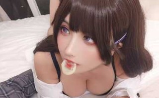 长得像洋娃娃的小姐姐